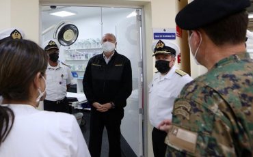 Ministro Prokurica visitó instalaciones de Hospital Naval revestidas con pintura a base de cobre