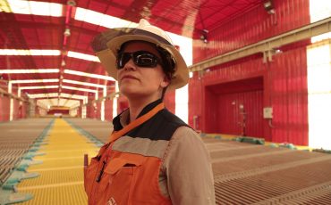 Integración y desarrollo de la mujer en minería: condiciones laborales y desafíos